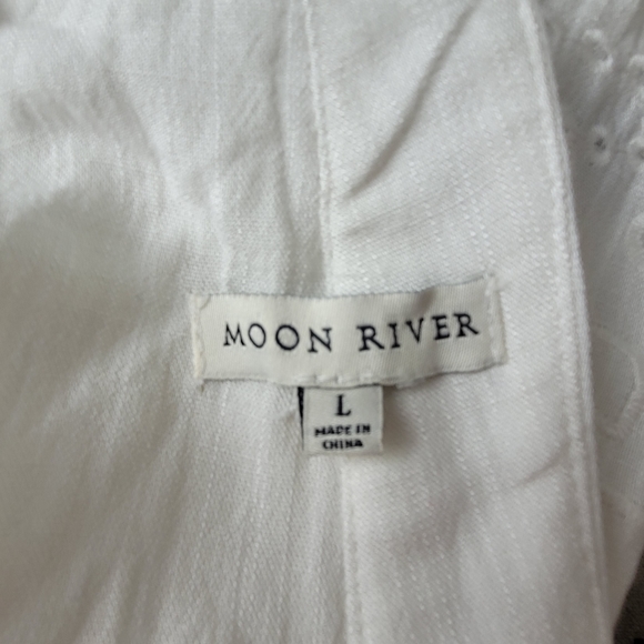 MOON RIVER Top Cropped Back Tie Knot Eyelet Detail - Picture 6 of 6